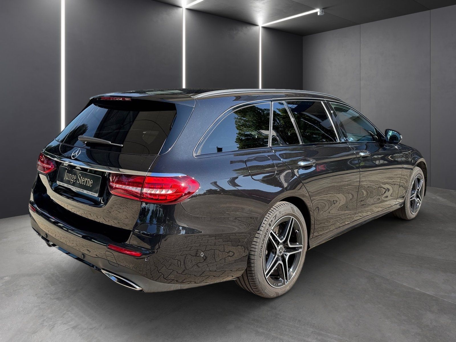 Fahrzeugabbildung Mercedes-Benz E 300 de 4M T AMG*Distronic*HeadUp*360*Burmester