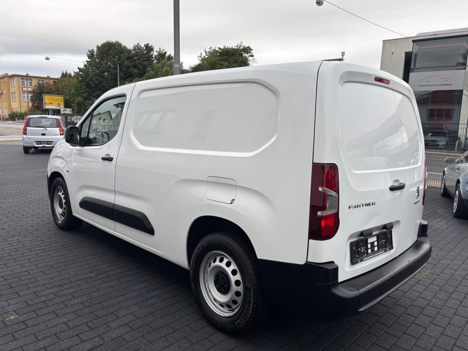 Peugeot Partner Grip L2 / 3 Sitzplätze