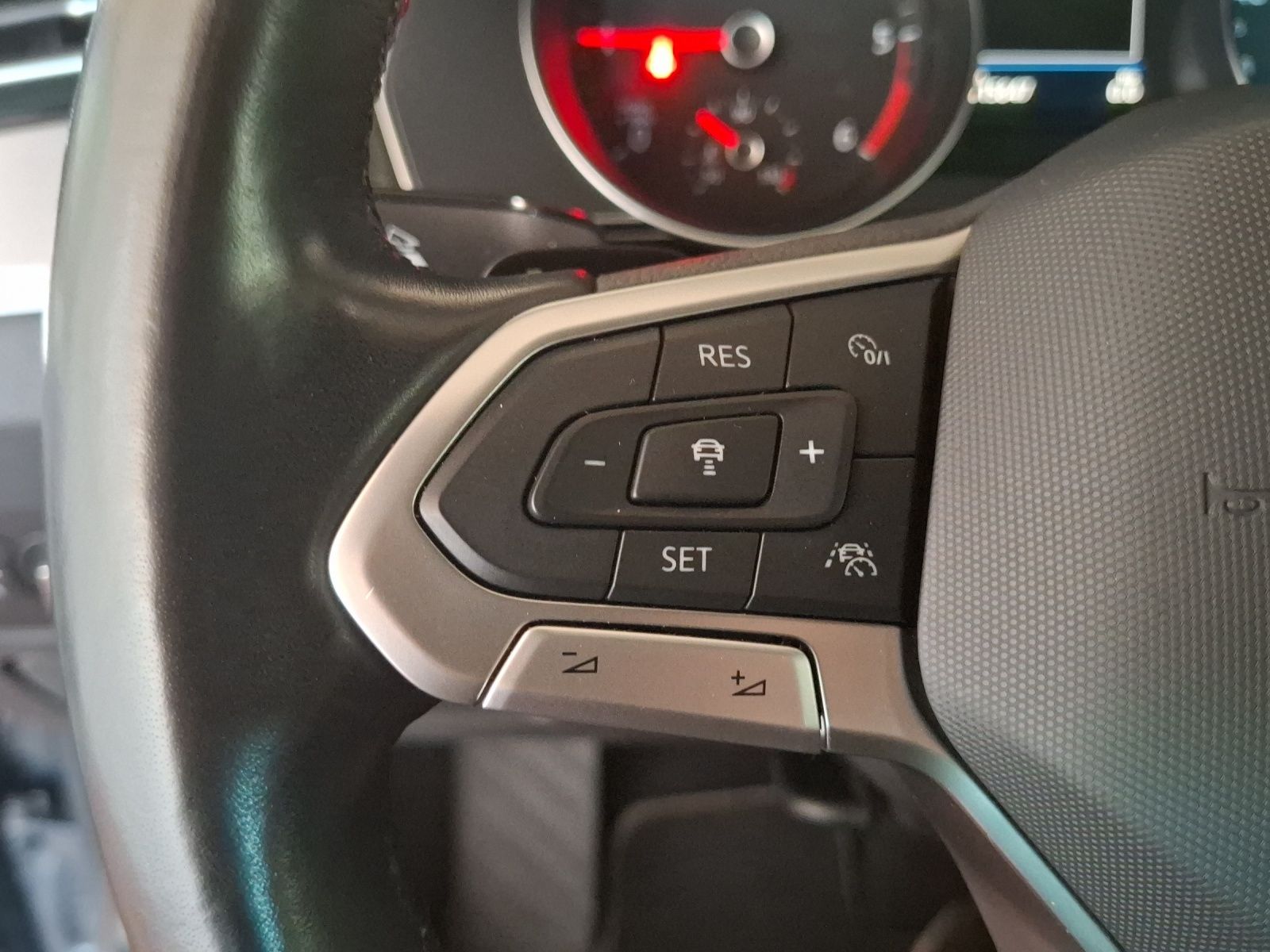 Fahrzeugabbildung Volkswagen Passat Variant TDI Elegance DSG R-Line Matrix AH