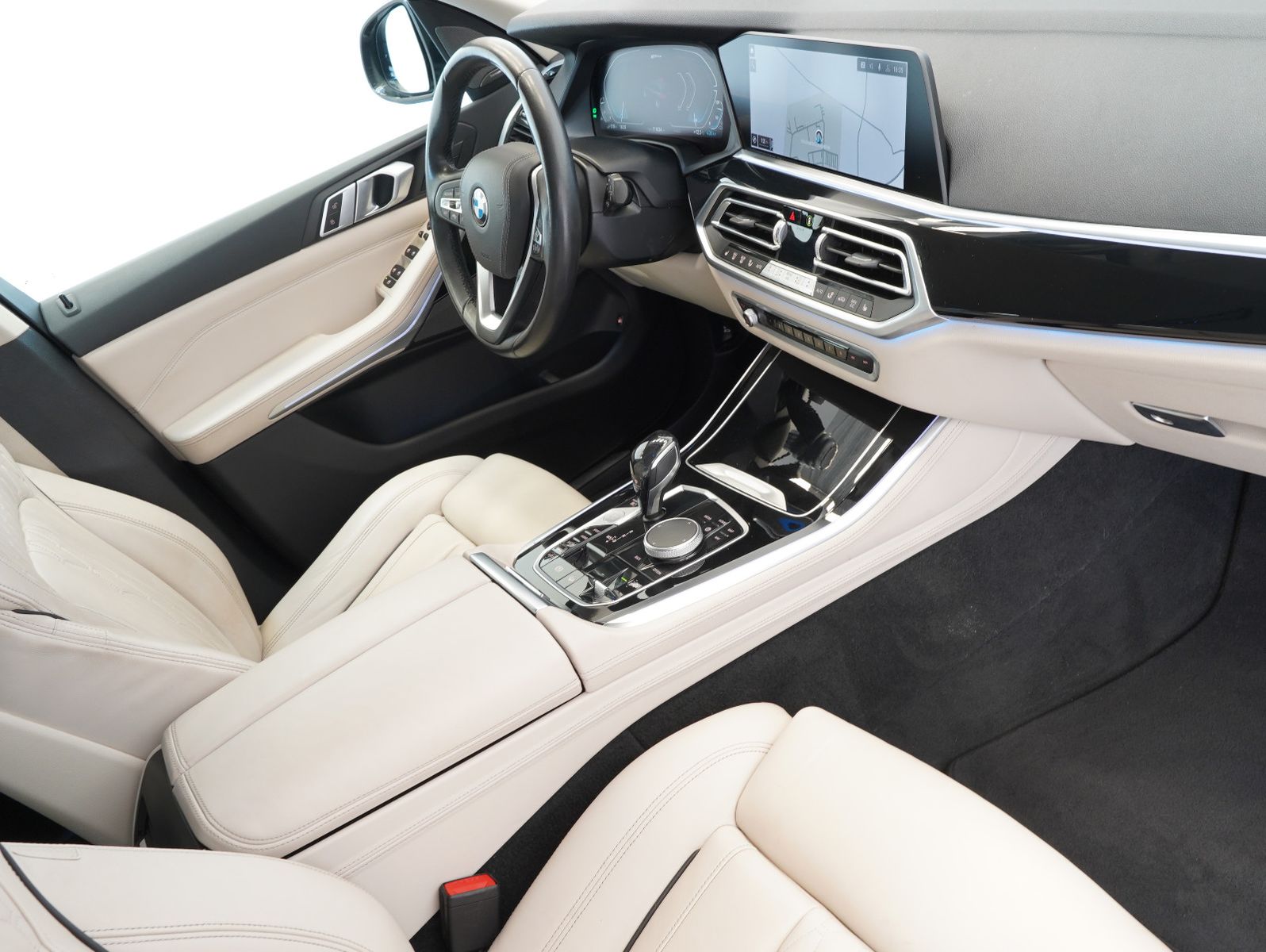 Fahrzeugabbildung BMW X5 xDrive 45 e INDIVIDUAL/MERINO/GESTIK/360°/AHK