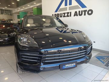 Porsche Cayenne - 1