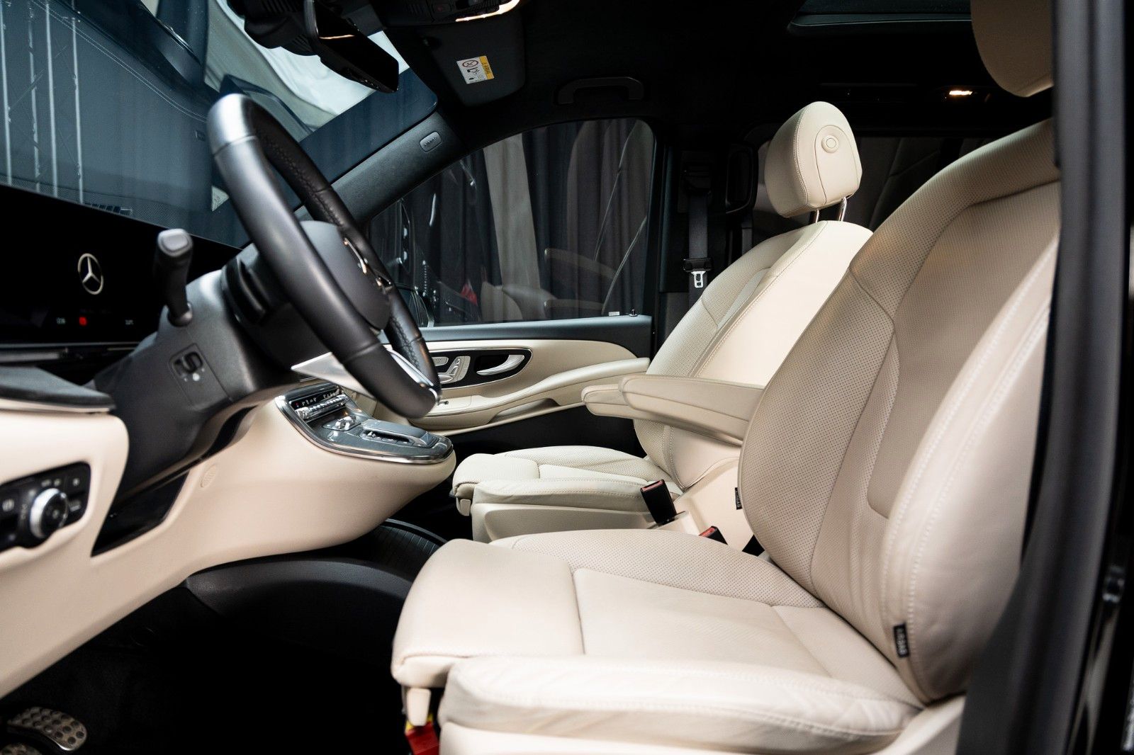 Fahrzeugabbildung Mercedes-Benz V 300 d 4MATIC EXCLUSIVE lang + AIRMATIC + Bur
