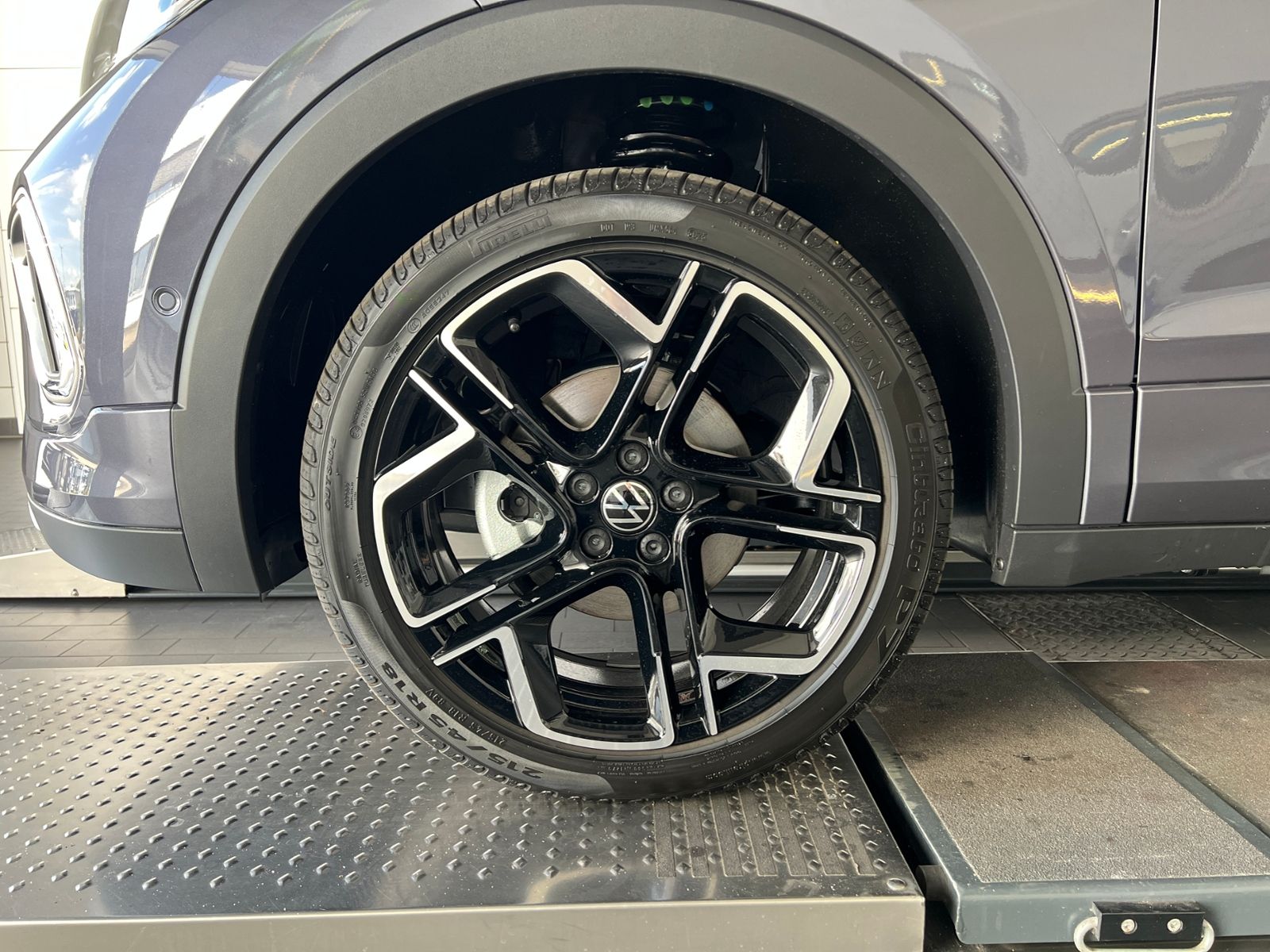 Fahrzeugabbildung Volkswagen T-Cross R-Line 1.5 TSI DSG *AHK,IQ.LIGHT,ACC,App