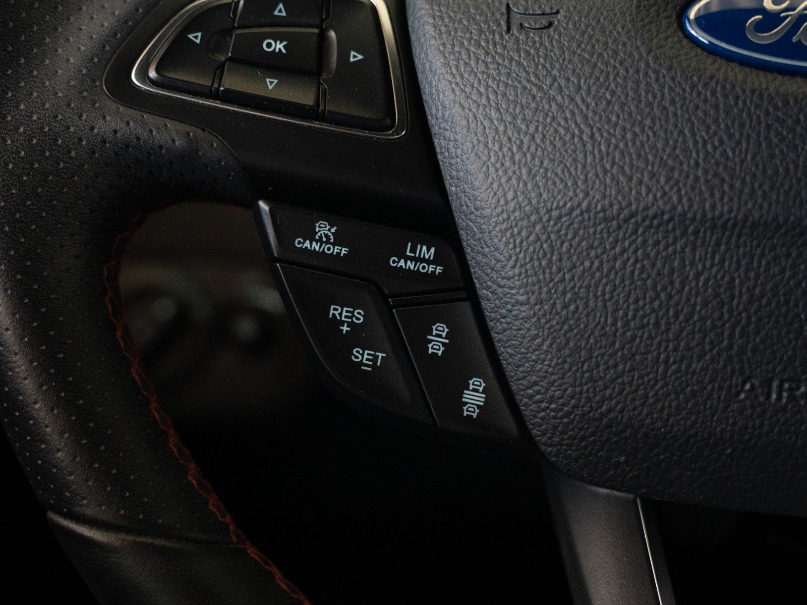 Fahrzeugabbildung Ford Kuga ST-Line AUTOM./ALLRAD/WINTER-P./NAVI