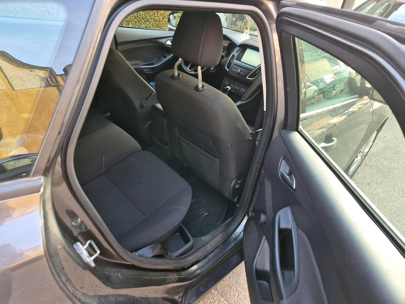 Ford Focus 2015 — photo 10