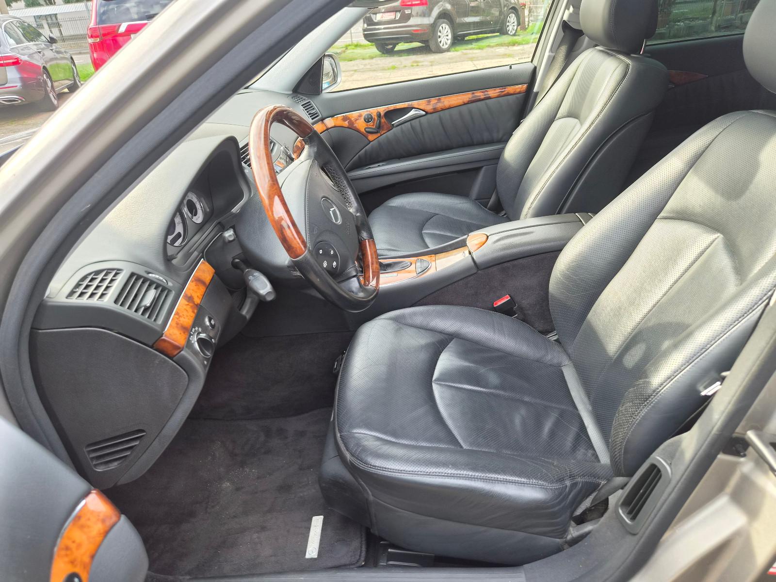 Mercedes-Benz E350 2005 — photo 20