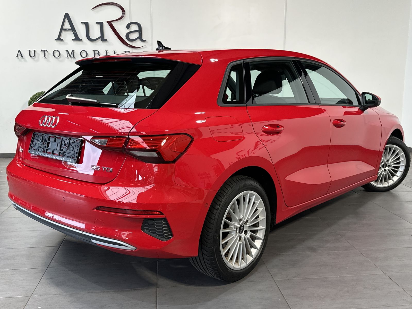 Fahrzeugabbildung Audi A3 SpB 35 TDI advanced NAV+LED+PARKLENKASSISTENT