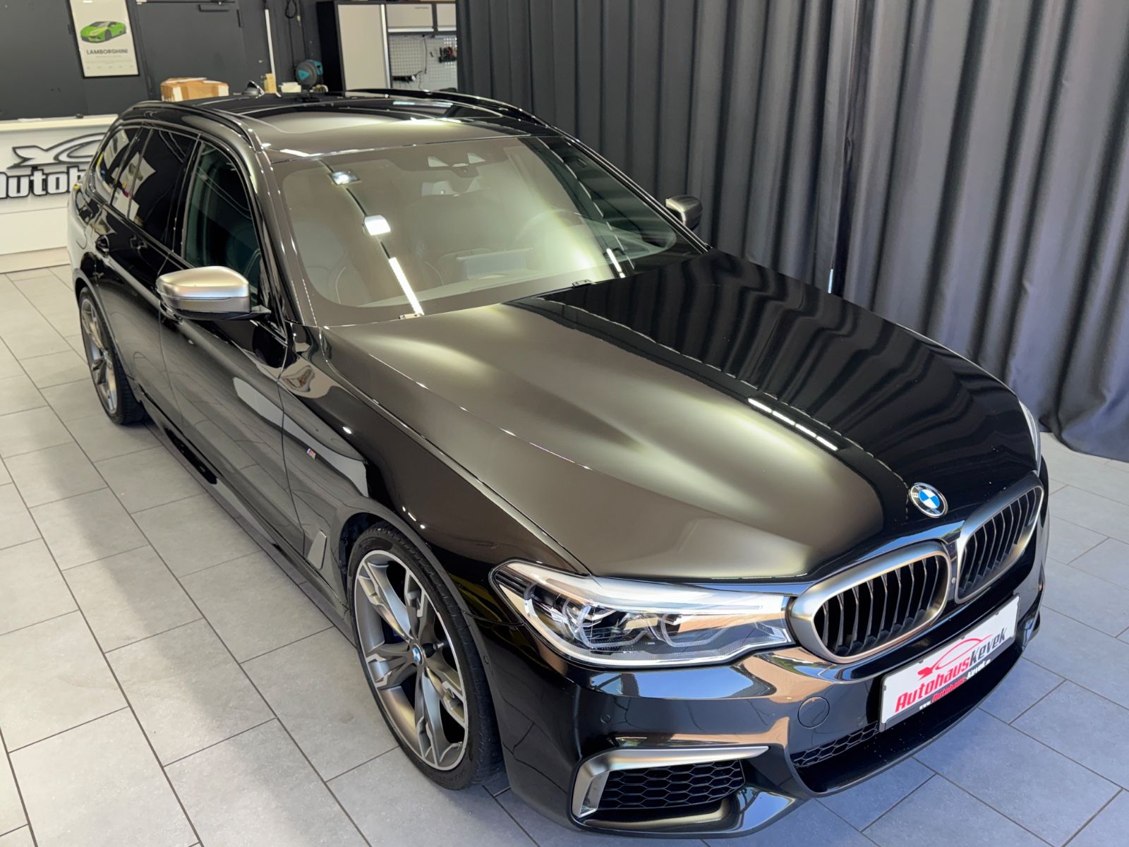 Fahrzeugabbildung BMW M550d xDrive Touring|PANO|NAVI|AHK|1.HAND