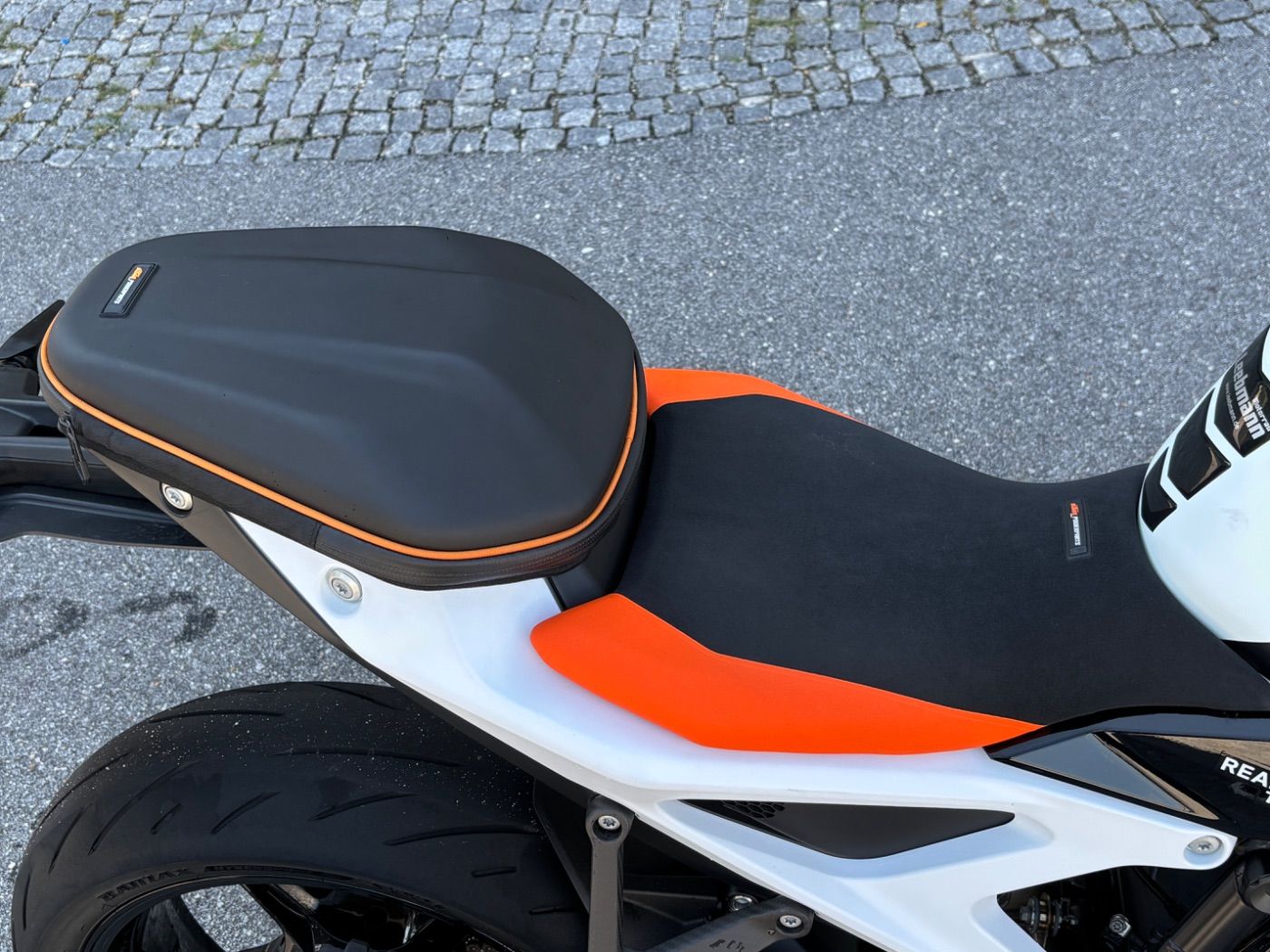 Fahrzeugabbildung KTM 990 Duke Modell 2026