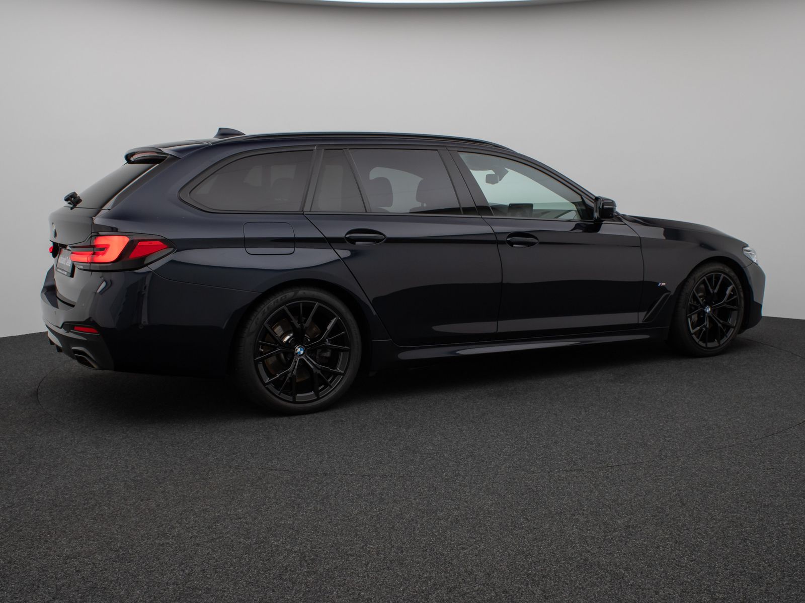 Fahrzeugabbildung BMW 530d M Sport 360°DAB H/K Massage Alarm 19Zoll