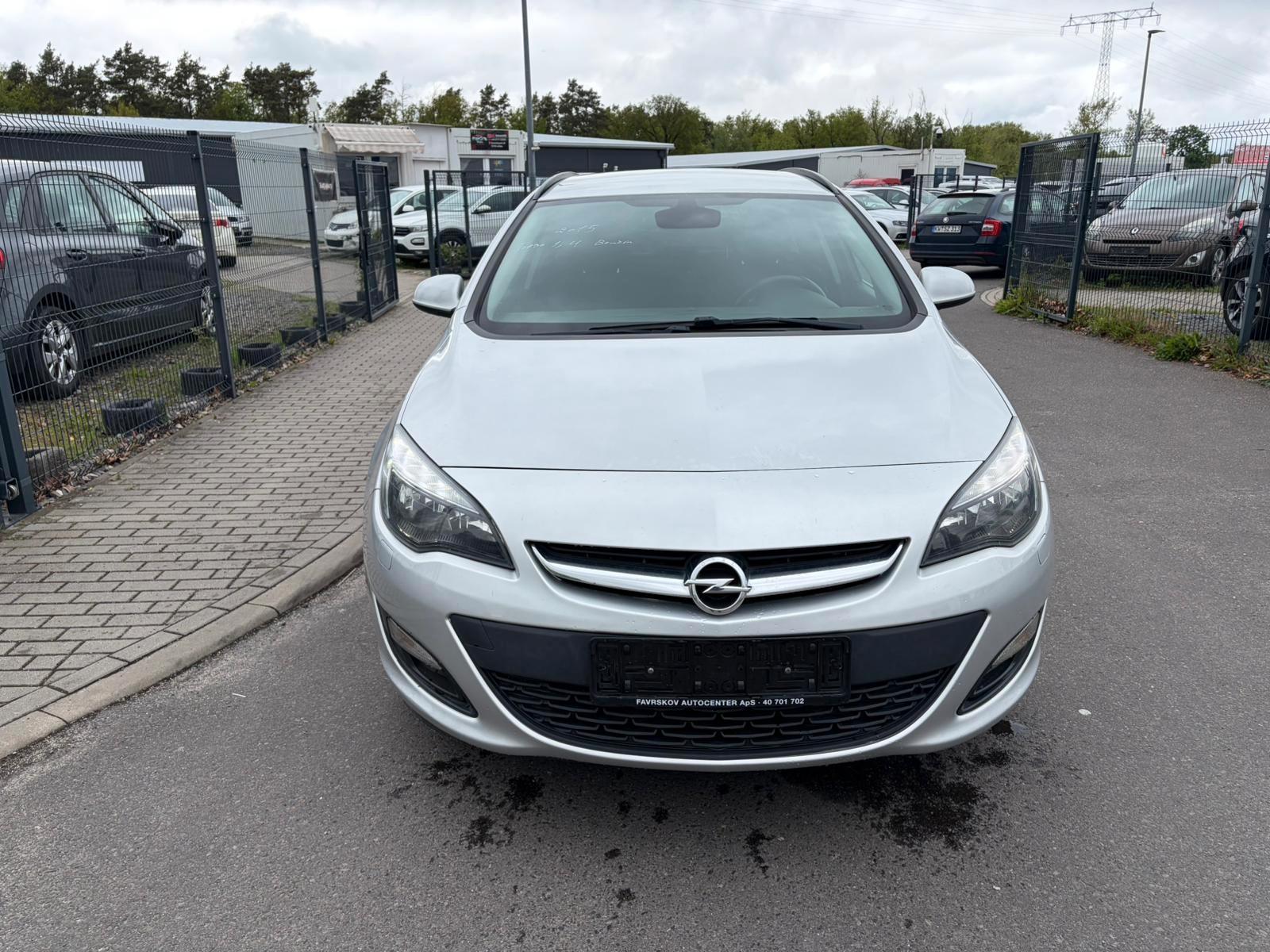Opel Astra J Sports Tourer Selection