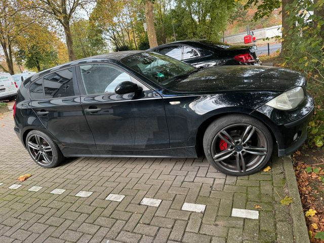 BMW 118i schwarz