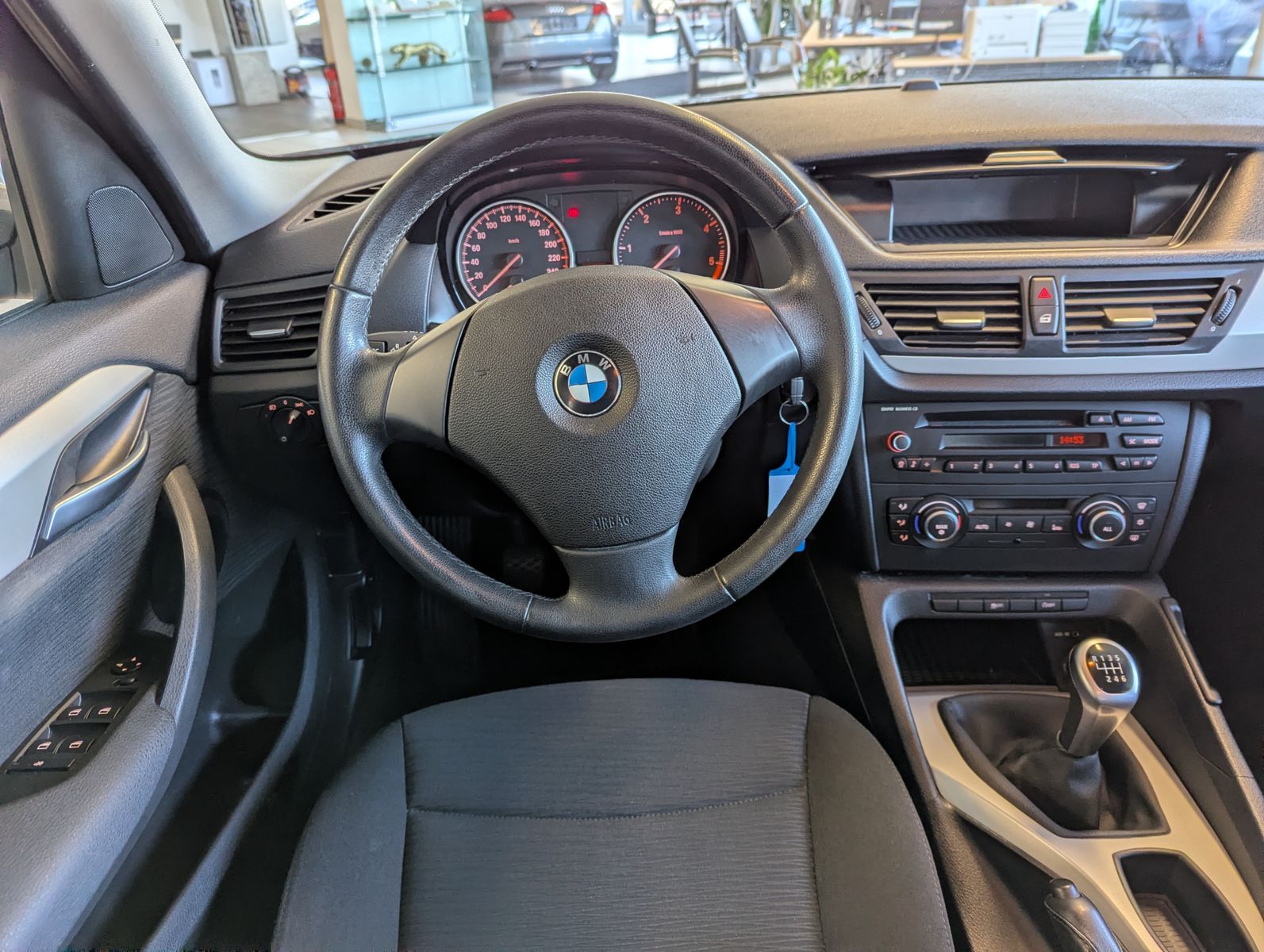 BMW X1 18 d x-Line Bi-Xenon Klimaautomatik Metallic - Image 18