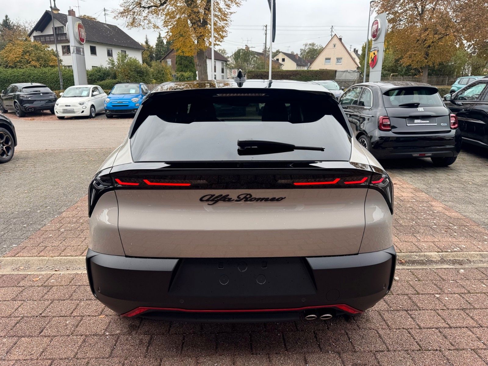 Fahrzeugabbildung Alfa Romeo Junior Ibrida Benzin Speciale 145PS Navi Kamera