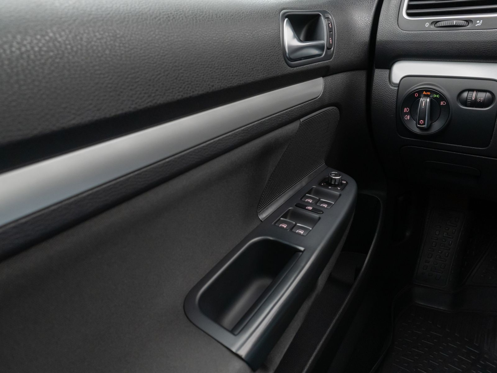 Fahrzeugabbildung Volkswagen Golf VI Variant Highline Kamera Panorama Bi-Xeno