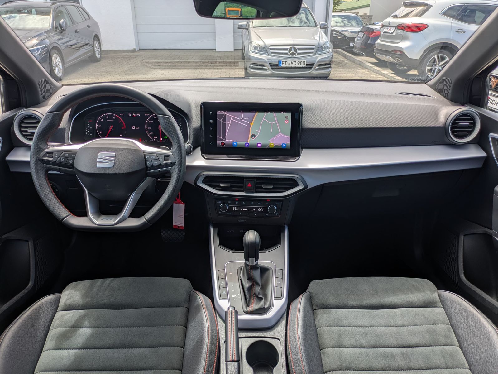 Fahrzeugabbildung SEAT Arona 1.0 TSI FR DSG AHK*ACC*LED*APP*DAB*KAMERA