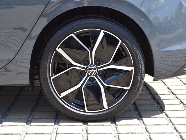 Golf VIII 1.5 eTSI 150 PS DSG "50 Jahre" PANORAM