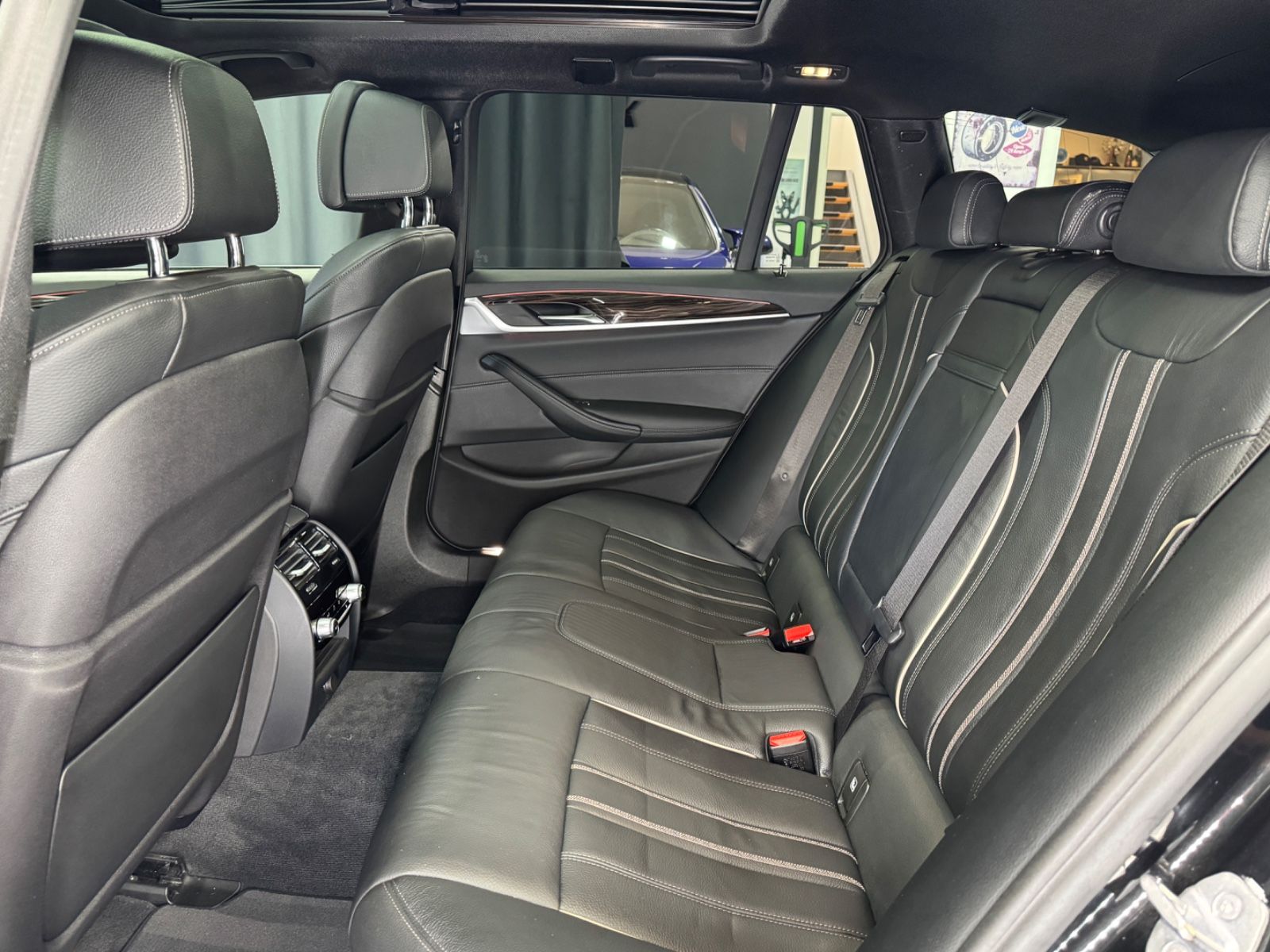 Fahrzeugabbildung BMW M550d xDrive Touring|PANO|NAVI|AHK|1.HAND