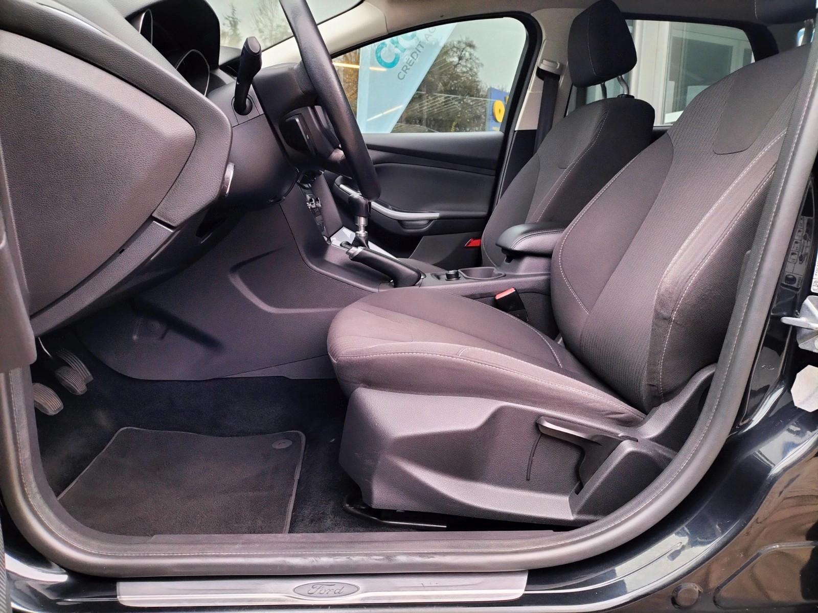 Ford Focus 2012 — photo 11