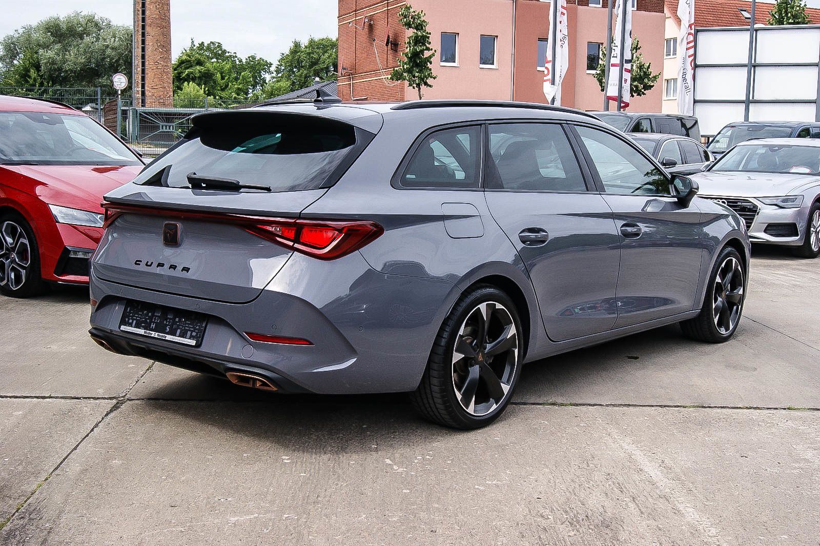 Fahrzeugabbildung CUPRA Leon Sportstourer e-Hybrid PANORAMA CARPLAY ACC