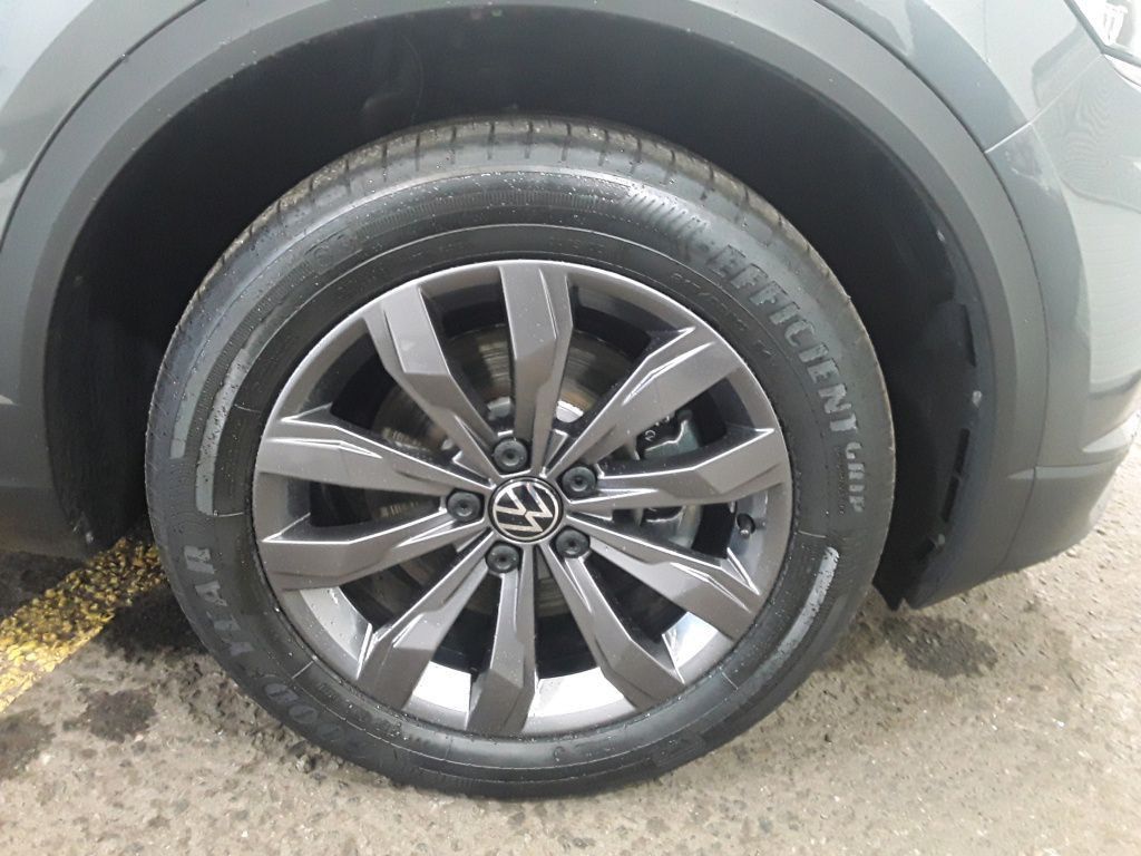 Volkswagen T-Roc Sport 1.5 TSI DSG AHK*Pano*RFK*PDC*Tempo