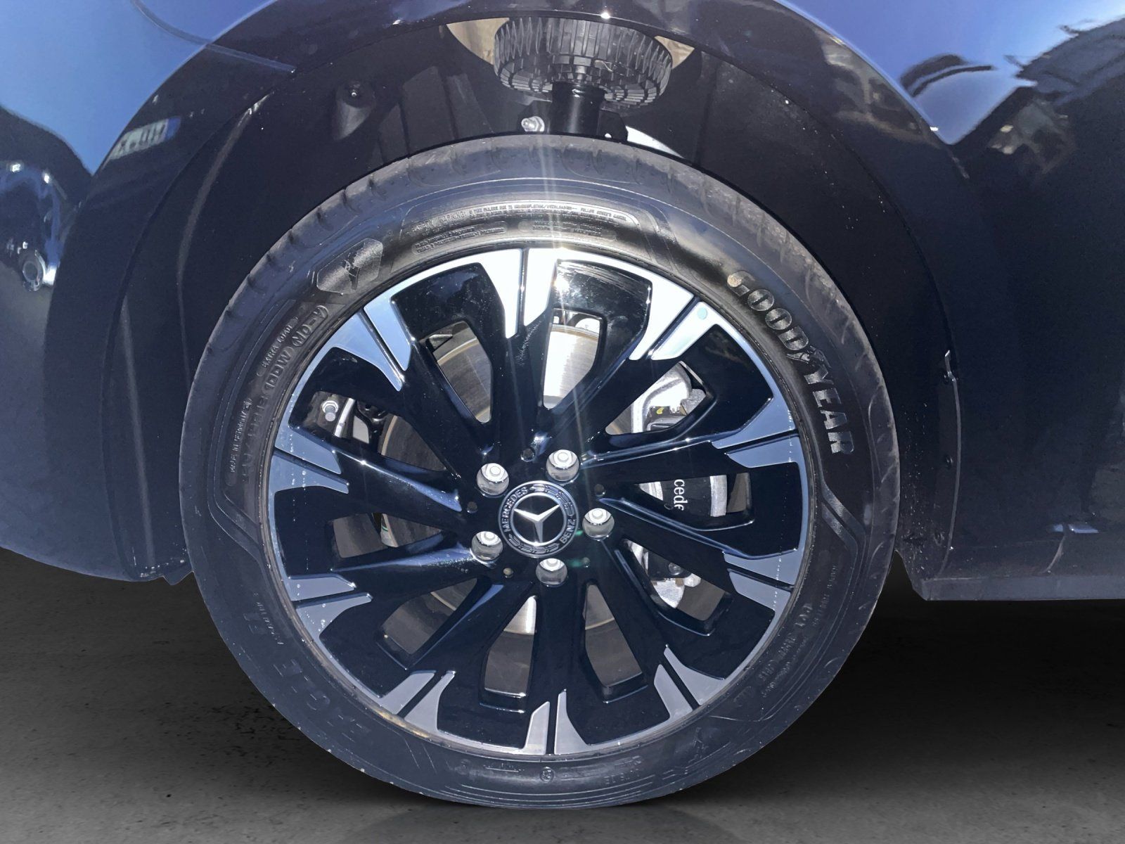 Fahrzeugabbildung Mercedes-Benz V 250 d 4MATIC STYLE Lang