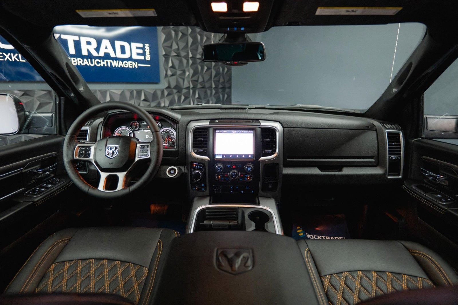 Fahrzeugabbildung Dodge RAM 5.7 V8 HEMI 4x4 OFFROAD Night HarleyDavidson