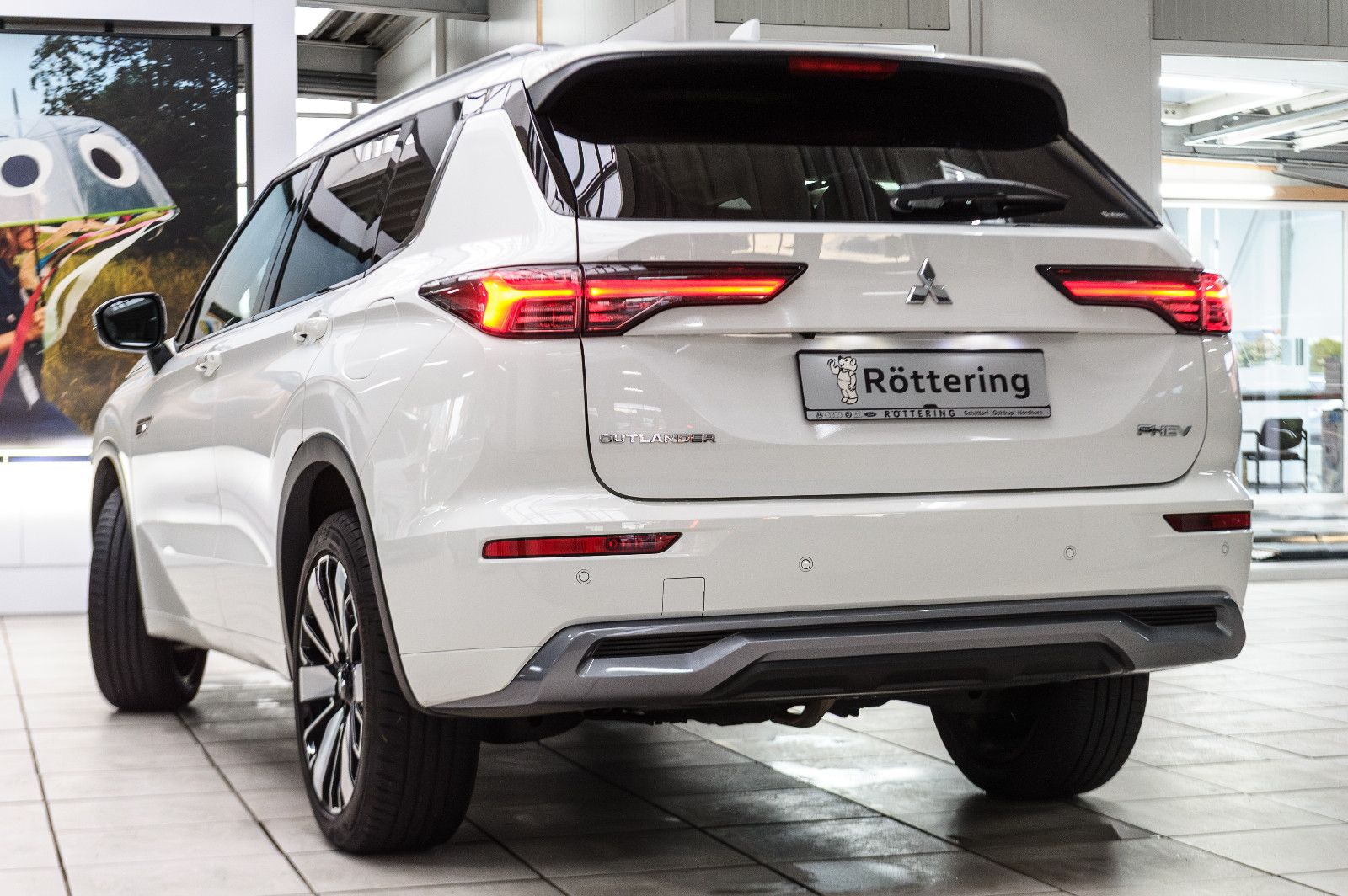 Fahrzeugabbildung Mitsubishi Outlander Top 4WD PHEV Leder LED 4xSHZ 360° HUD