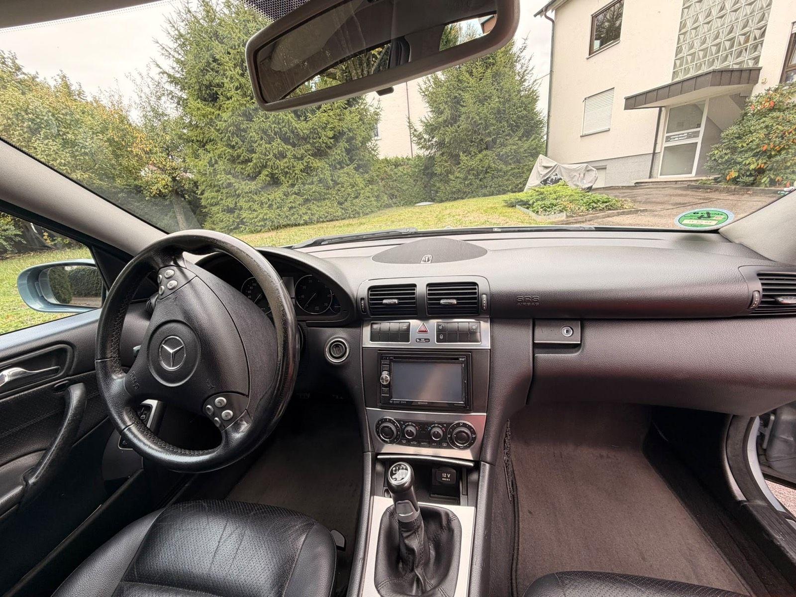 Mercedes-Benz C200 2005 — photo 8