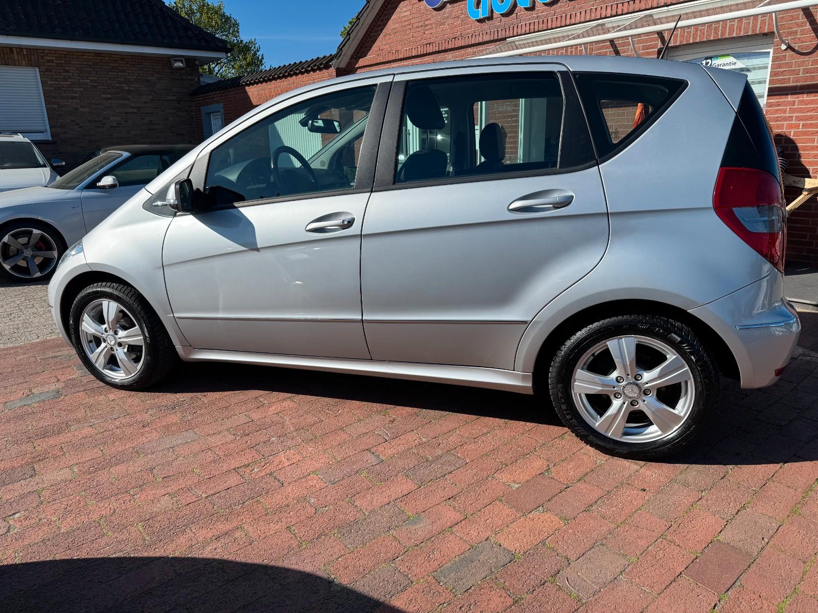 Mercedes-Benz A 200AUTOMATIK/TEMPO/NAVI/PDC/STZH/Avantgarde