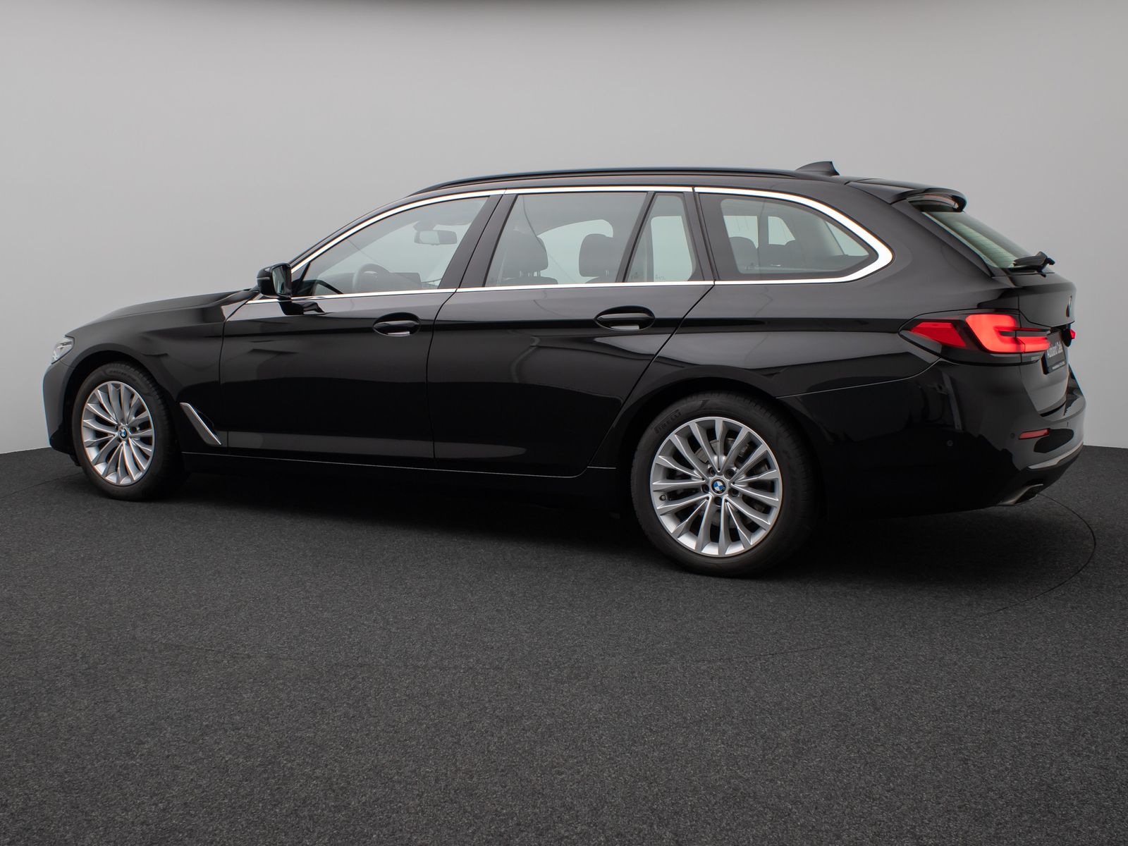 Fahrzeugabbildung BMW 520d Luxury Line Kamera DAB AHK Fernlichtassist