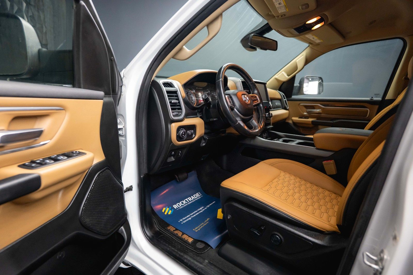 Fahrzeugabbildung Dodge RAM 5.7 V8 HEMI 4x4 OFFROAD LONGBED Night-Paket