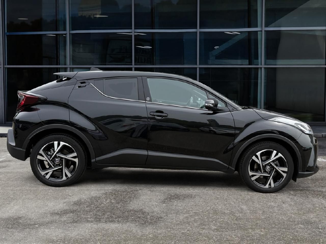 Fahrzeugabbildung Toyota C-HR Hybrid Team D
