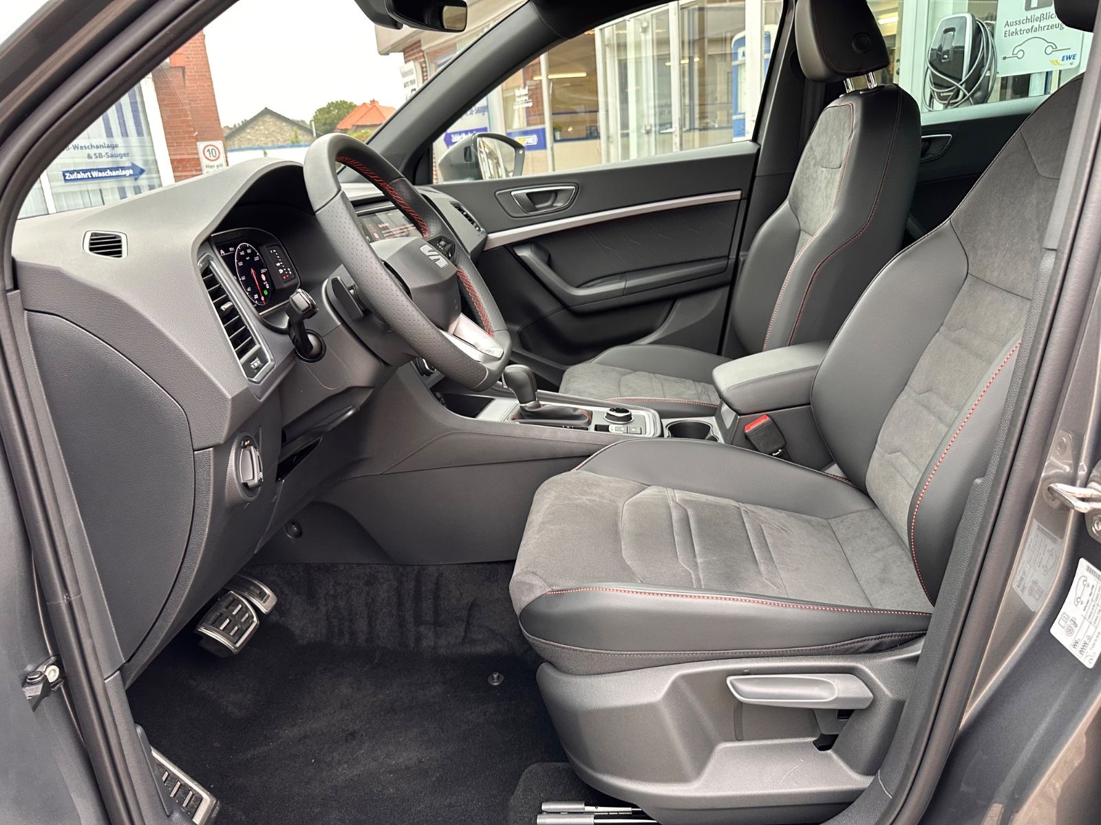 Fahrzeugabbildung SEAT Ateca FR 1.5 TSI DSG AHK/ACC/NAVI/LED/eHeck/SHZ