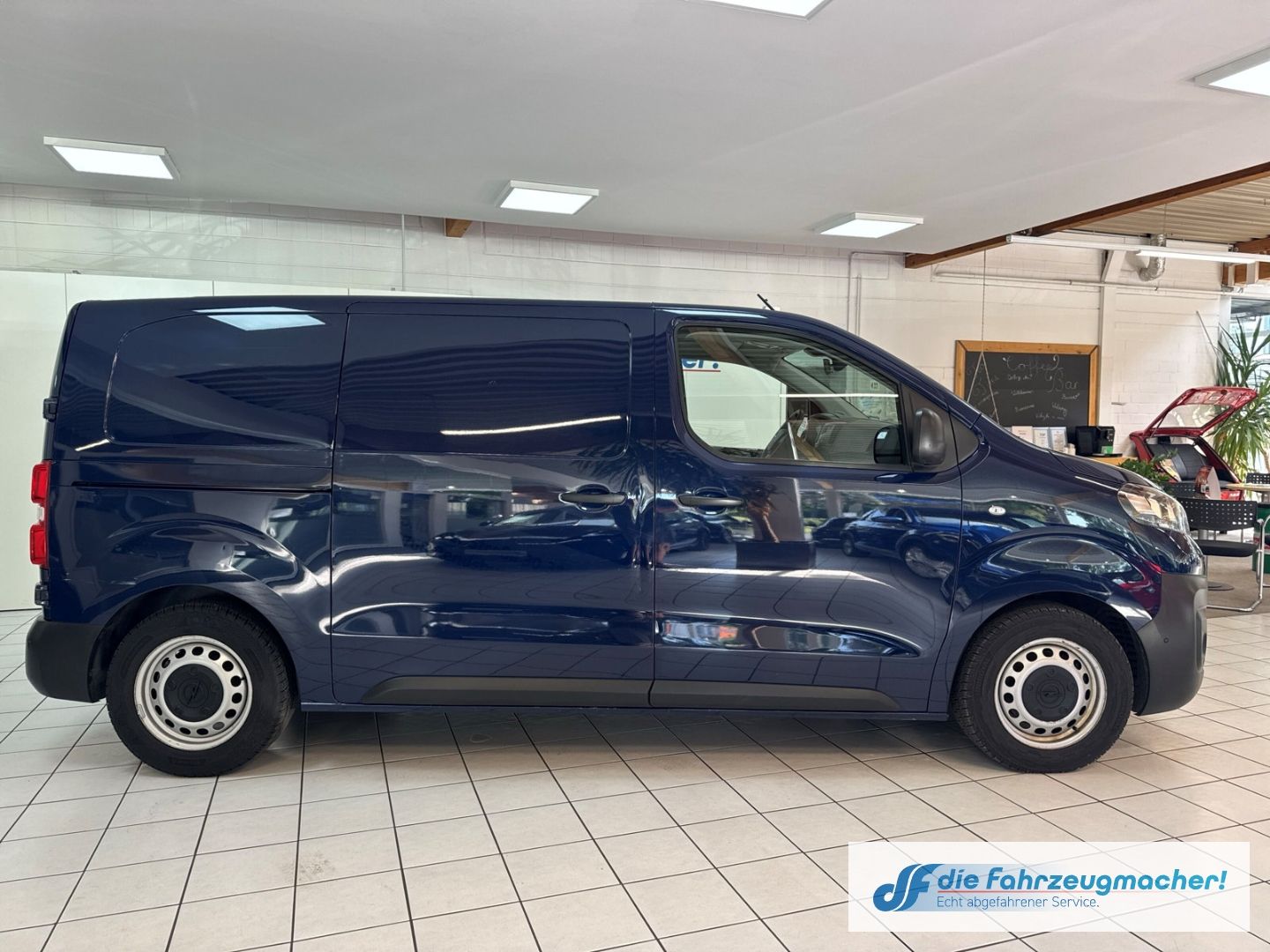 Fahrzeugabbildung Opel Vivaro Kasten Edition M 1.5 D EU6d *EXPORT