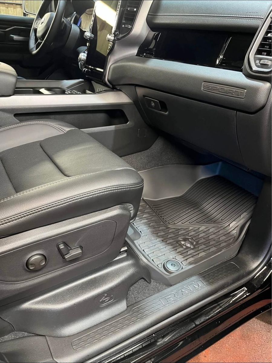 Fahrzeugabbildung Dodge RAM 1500 SPORT NIGHT 4x4  MODELL 2026 HEMI