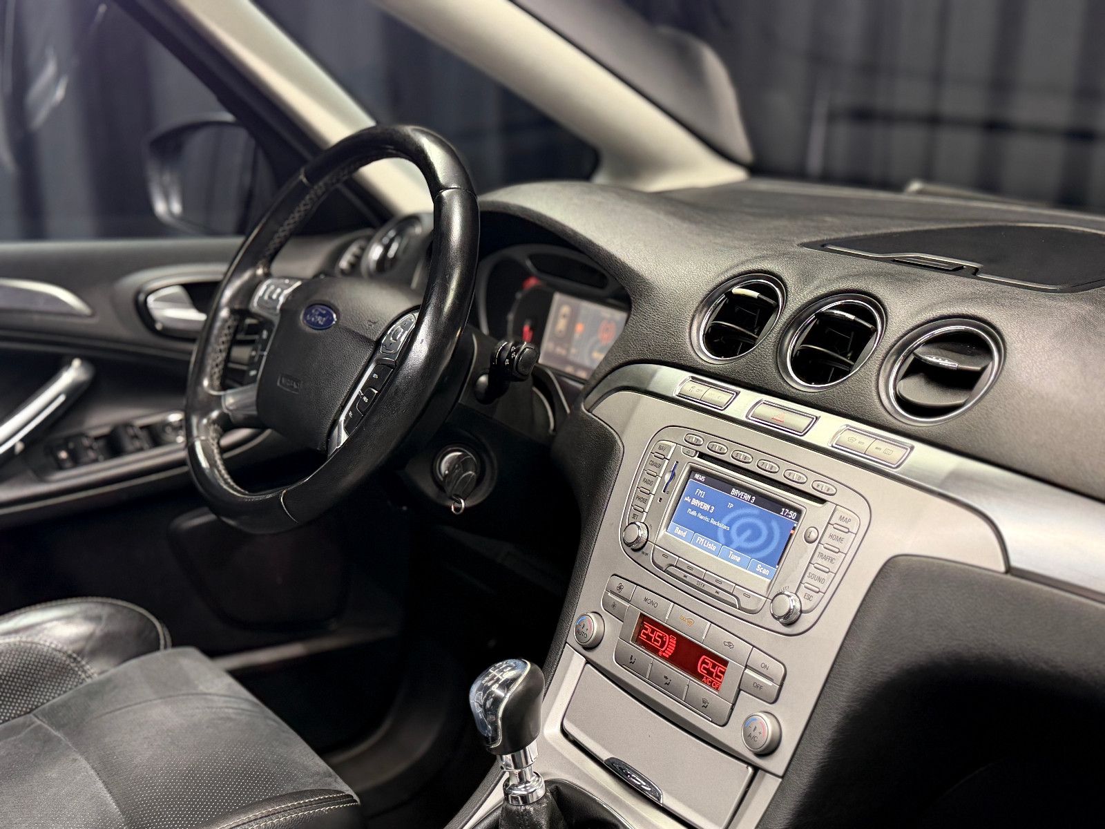 Fahrzeugabbildung Ford S-MAX Titanium|AHK|HU 05/2027