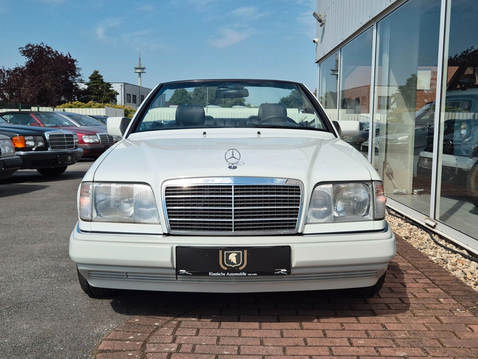 Fahrzeugabbildung Mercedes-Benz E 220 Cabrio/Dt./2. Hand/Daimler-SH/Leder/Klima