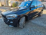 BMW X5 XDrive30d-M Soft Close ACC LED H&K HUD360 - BMW X5 mit Diesel-Antrieb: Schwarz, mit Apple Carplay