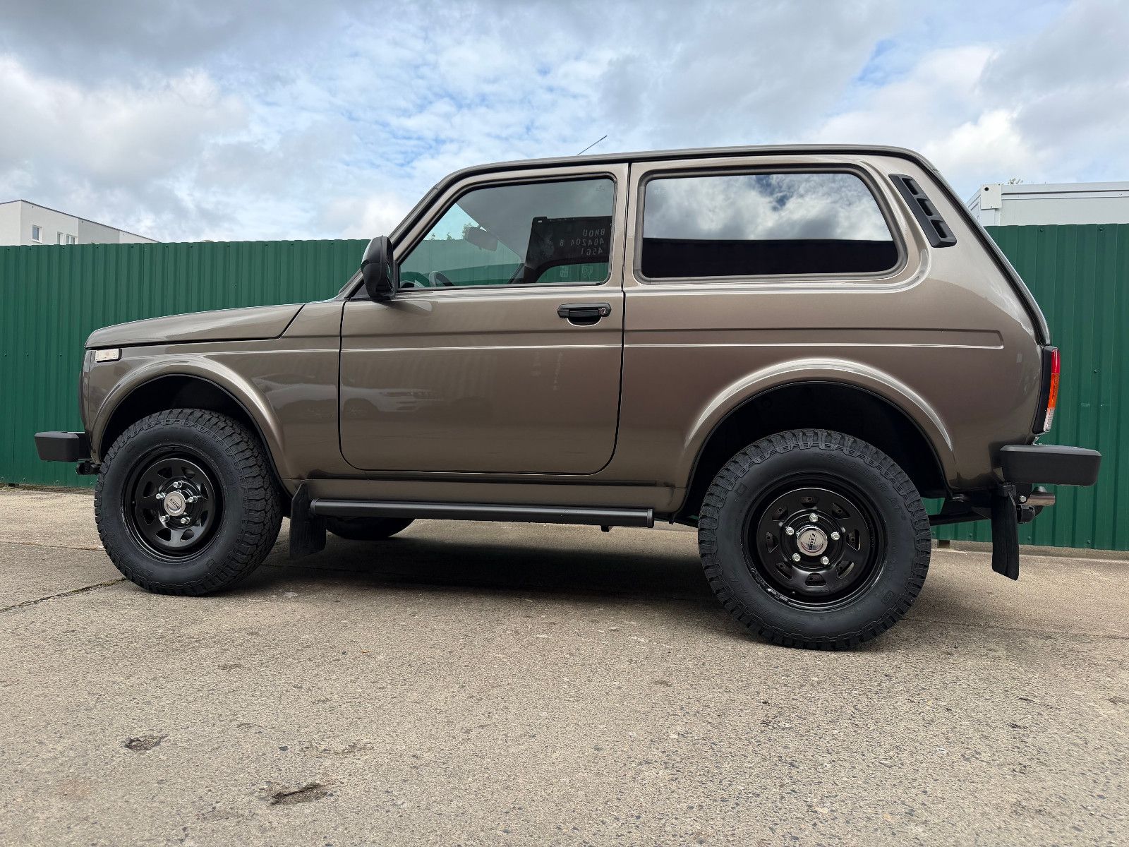 Fahrzeugabbildung Lada LEGEND "PREMIUM PLUS"! SONDERAUSST. AET-2026!