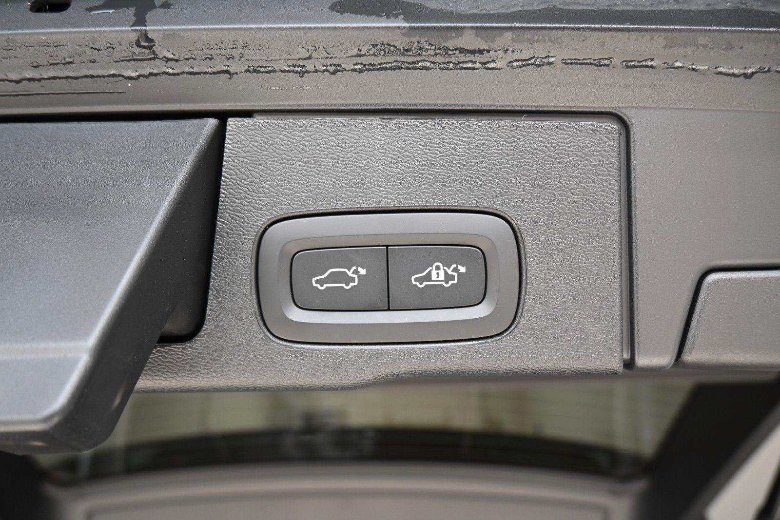 Fahrzeugabbildung Volvo XC60 T8 Plug-in AWD Ultra Dark*LUFT*360°*ACC