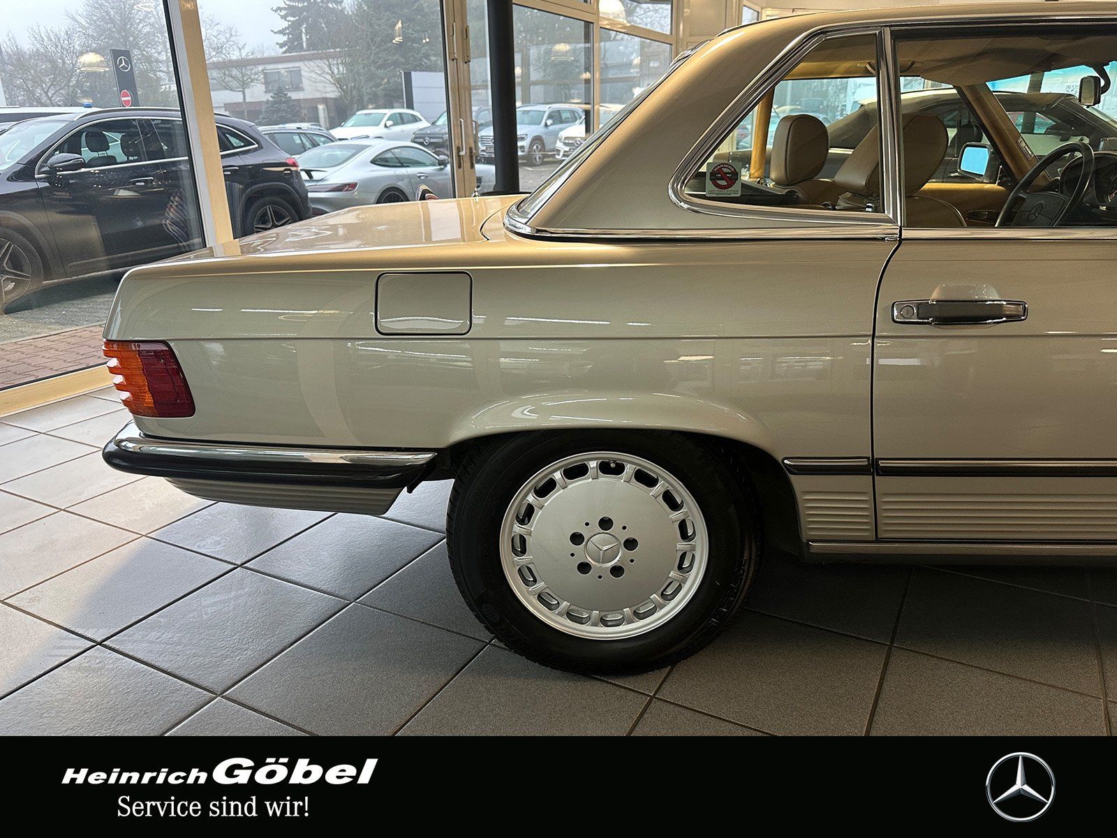 Fahrzeugabbildung Mercedes-Benz 560 SL