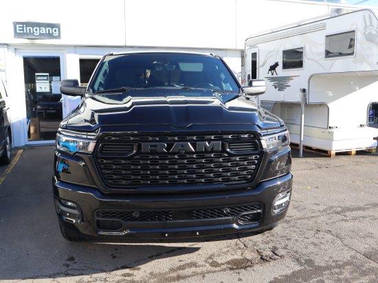 Dodge RAM Tradesman Night AHK LUFT ACC PDC Kamera 3,0l