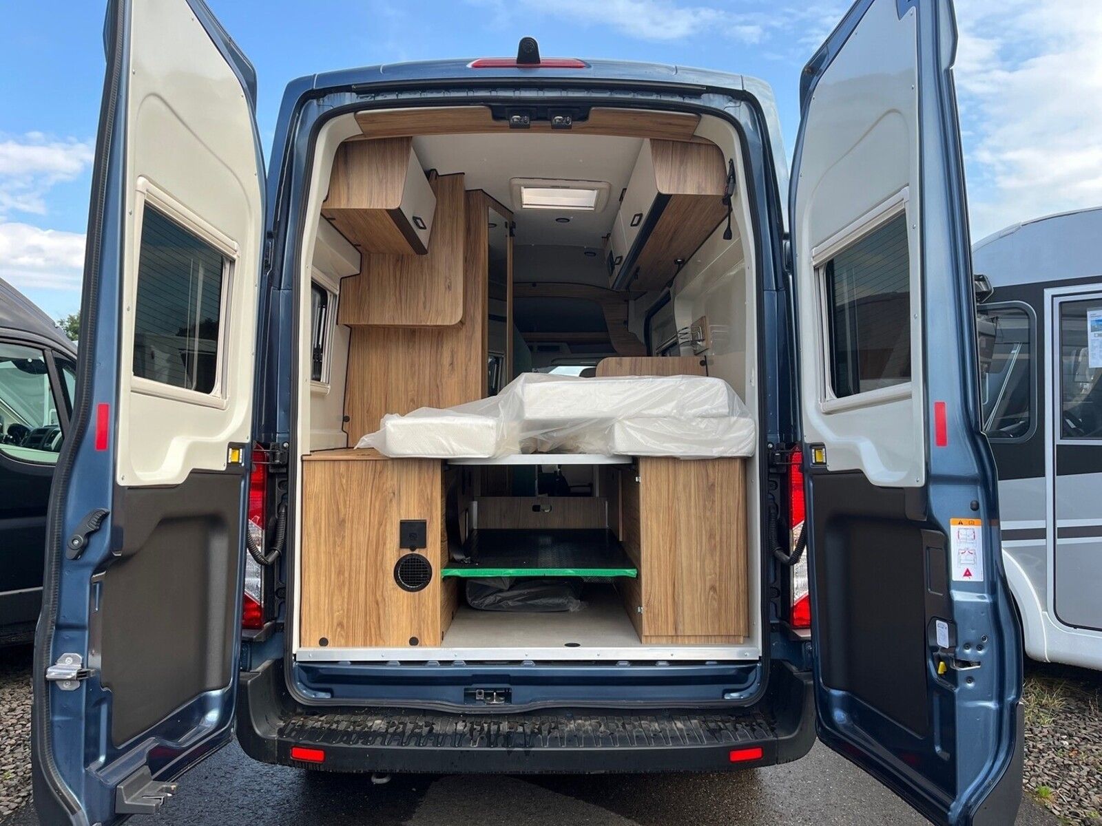 Fahrzeugabbildung Karmann Dexter 4x4 DE 560 AW Allrad 4x4, Rückfahrkamera