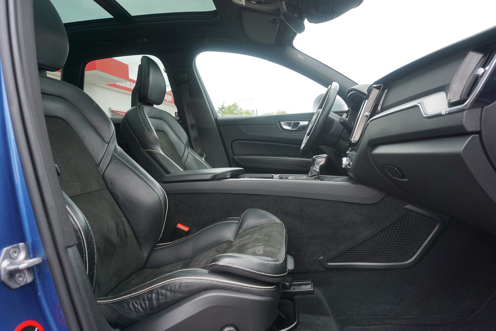 Volvo XC60 2.0 R Design AWD AHK Kamera Keyless Navi foto 12