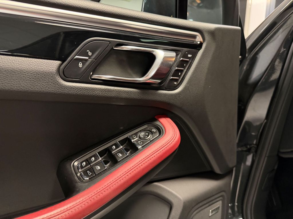 PORSCHE Macan S Diesel 3.0 l 1.HAND/PANO/AHK/STANDHZG!!! PORSCHE Macan S Diesel 3.0 l 1.HAND/PANO/AHK/STANDHZG!!!