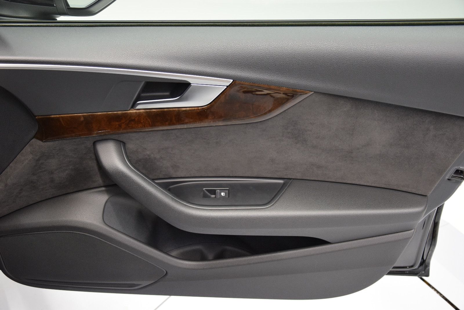 Fahrzeugabbildung Audi A4 Avant design HuD Kamera Bi-Xenon Virtual Temp