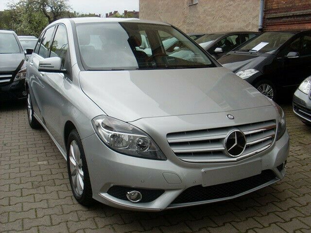 Mercedes-Benz B 180  Aktiver Park-Assistent / Ledersitze