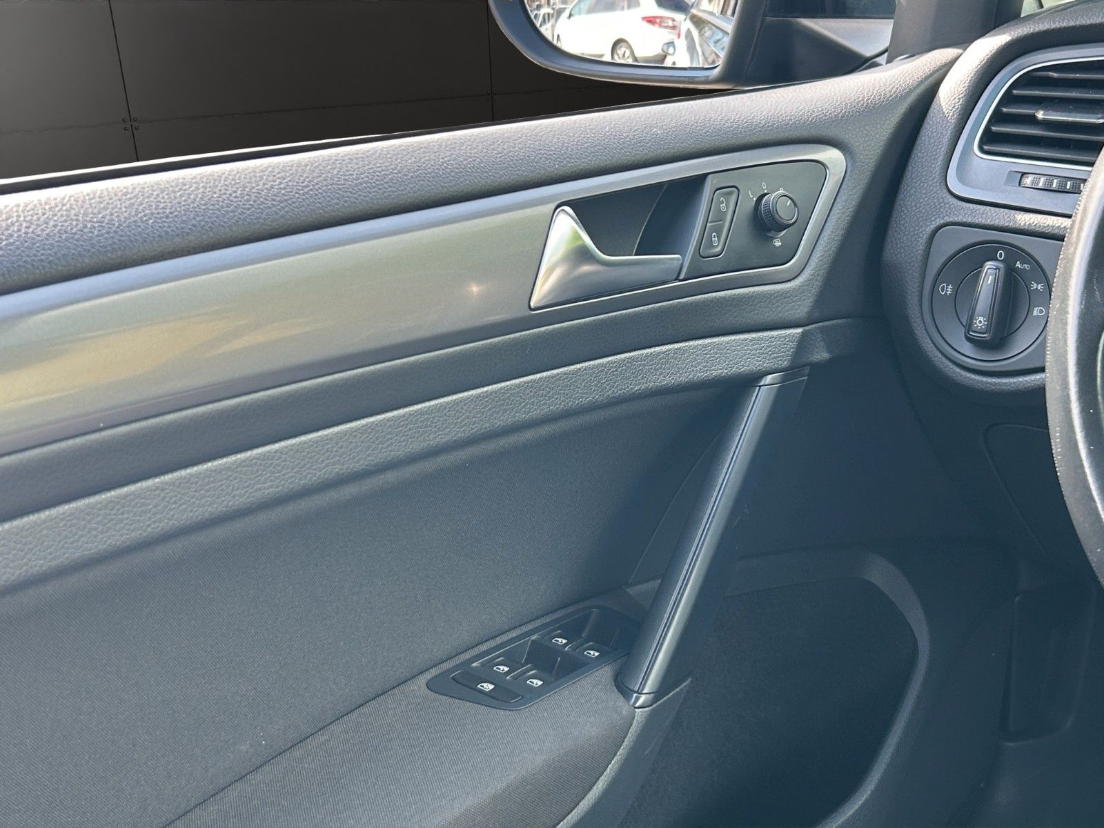 Fahrzeugabbildung Volkswagen Golf VII Lim. Trendline BMTKlimaaut./5Türig/
