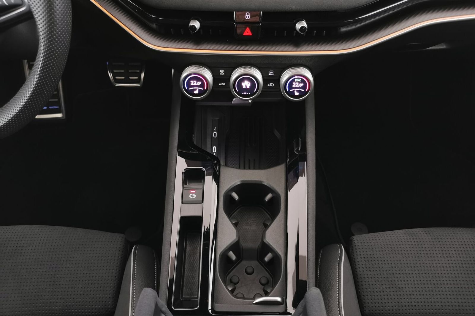 Skoda Superb 2.0 TSI Sportline|HUD|PANO|AreaView|AHK foto 14
